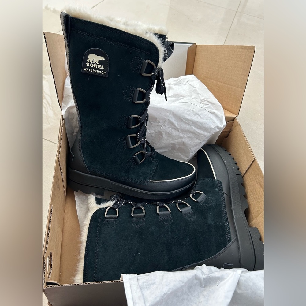 Sorel Tivoli IV. New with tag and box.